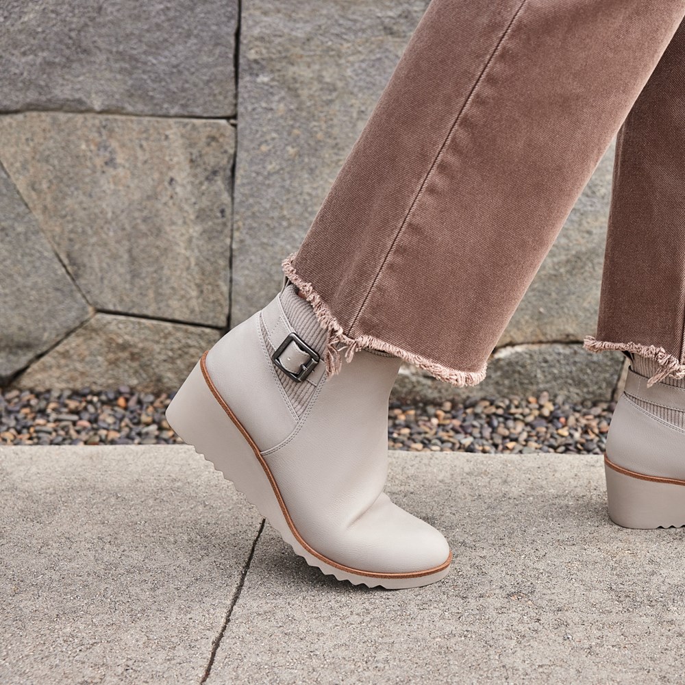 LifeStride Zayne Ankle Bootie - Grey Synthetic